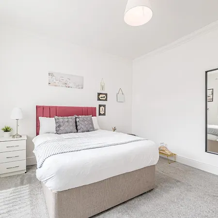 Luxury 4 Bedroom Apartment Southsea - Free Parking Portsmouth Exterior photo