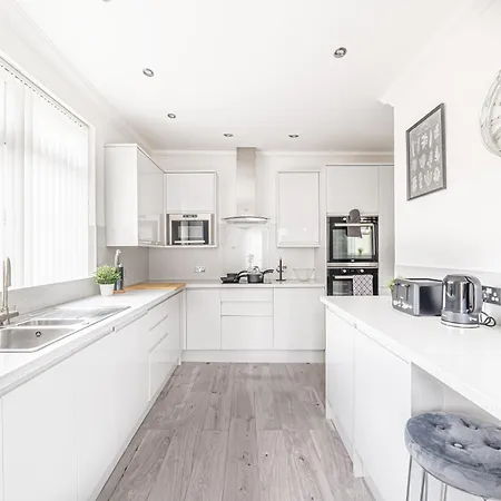 Luxury 4 Bedroom Apartment Southsea - Free Parking Portsmouth Exterior photo