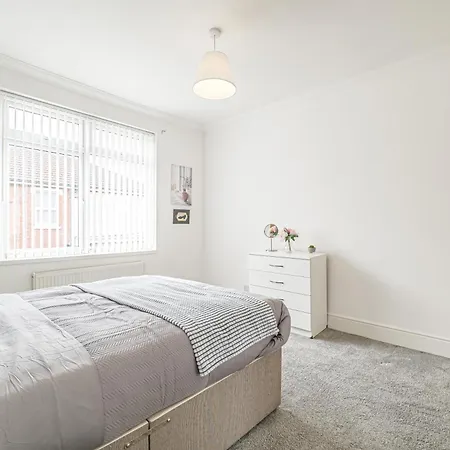 Luxury 4 Bedroom Apartment Southsea - Free Parking Portsmouth Exterior photo