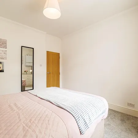 Luxury 4 Bedroom Apartment Southsea - Free Parking Portsmouth Exterior photo
