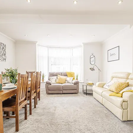 Luxury 4 Bedroom Apartment Southsea - Free Parking Portsmouth Exterior photo