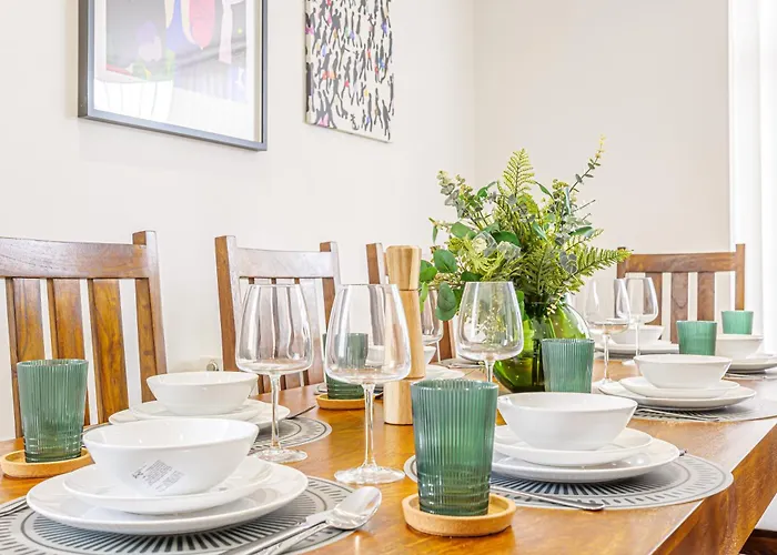 Luxury 4 Bedroom Apartment Southsea - Free Parking